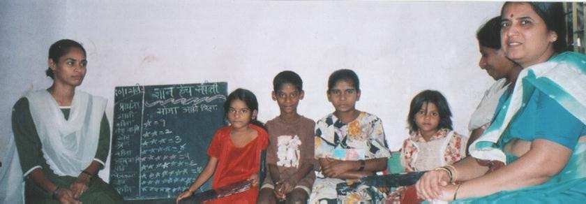 A bridging class in a slum in Mumbai.